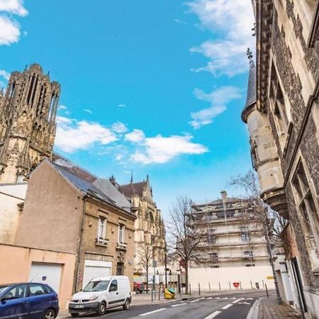 Fire, Appartement Vue Cathedrale Reims Eksteriør billede