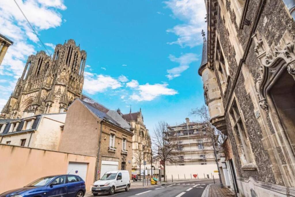 Fire, Appartement Vue Cathedrale Reims Eksteriør billede